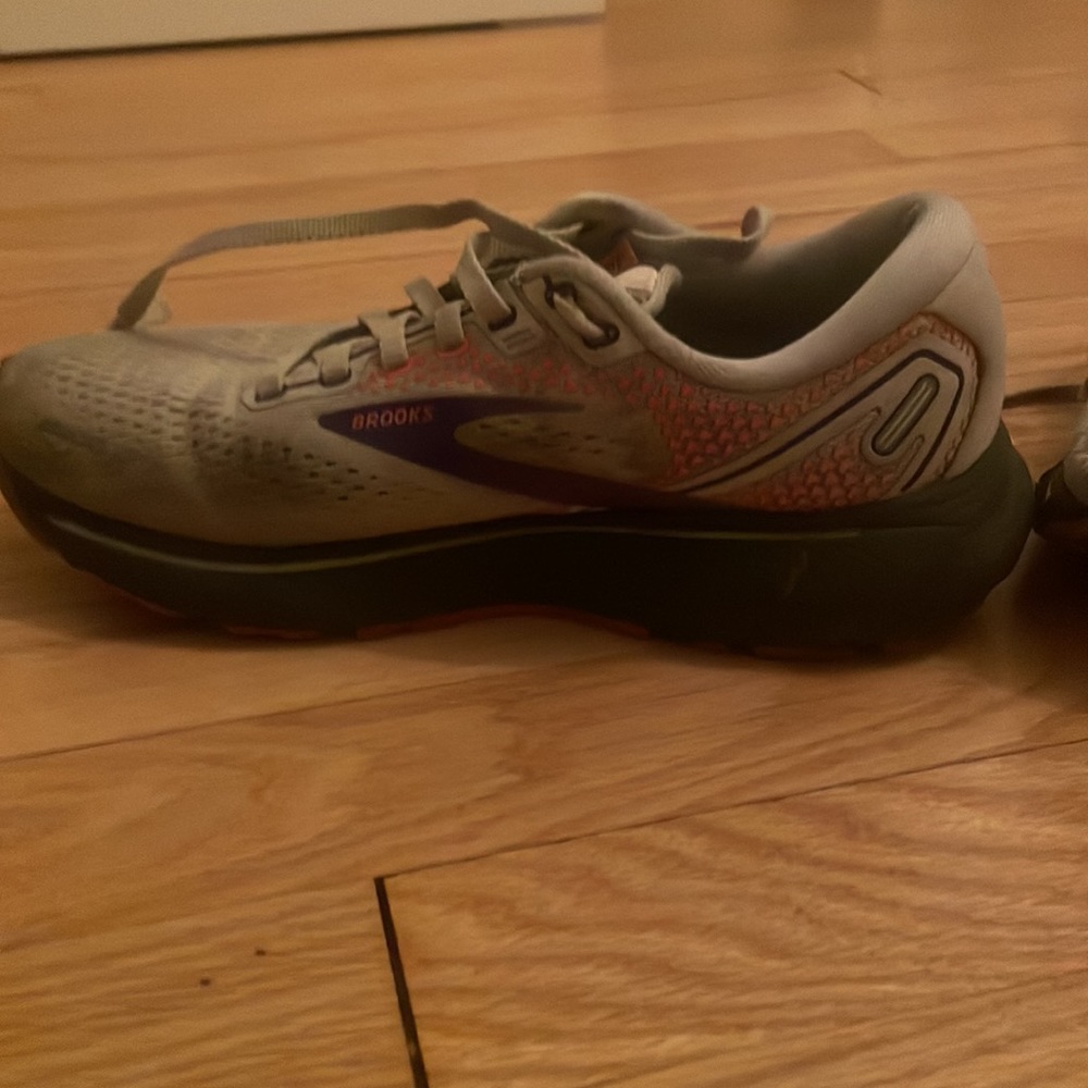 Running shoes - Picture 2 of 4